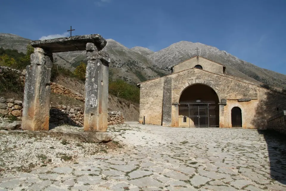 santa maria in valle porclaneta itinerario