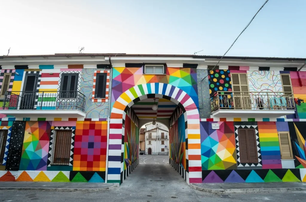 Murales di Borgo Universo ad Aielli in provincia dell'Aquila